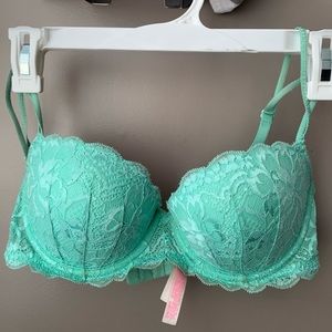 Victoria’s Secret bra 34C